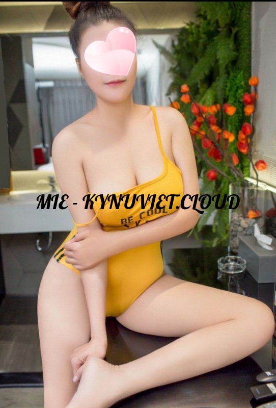 linh-chi-chan-dai-so-huu-cap-nguc-nong-bong-di-duong-luoi-te-tai-2028759-original.jpg